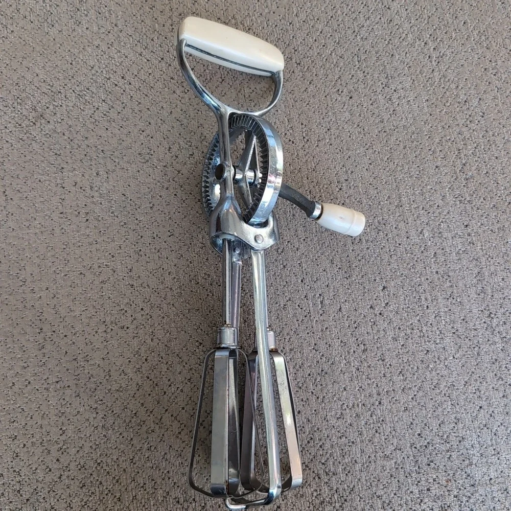 Ecko Vintage Stainless Steel Hand Mixer Egg Beater Cream Handles USA Vintage